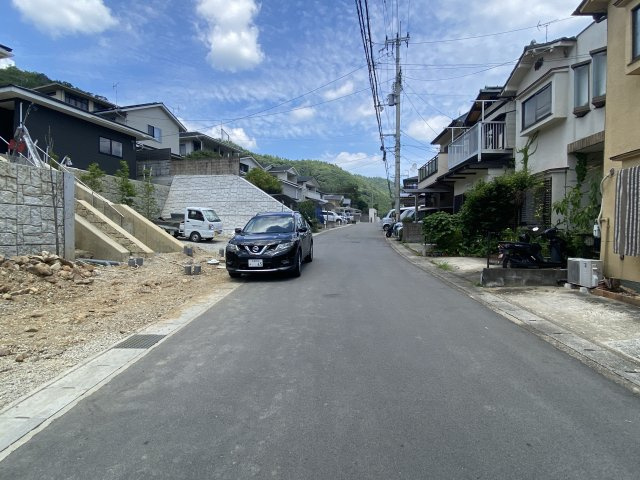 西賀茂蟹ヶ坂町 新築戸建(3号地)の前面道路含む現地写真