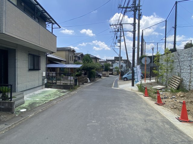 西賀茂蟹ヶ坂町 新築戸建(3号地)の前面道路含む現地写真