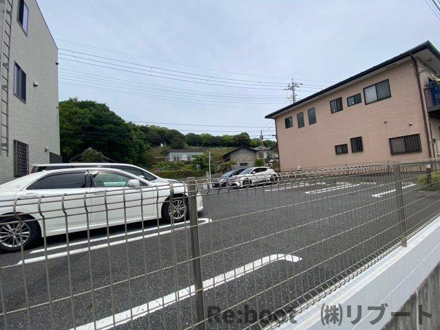 プロムナード貝塚公園の駐車場