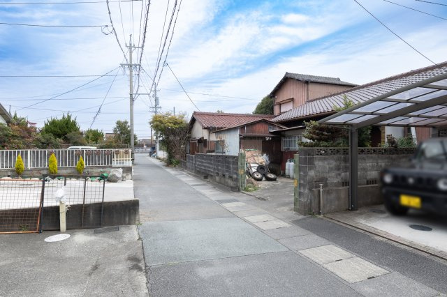 津市上浜町4丁目の前面道路含む現地写真