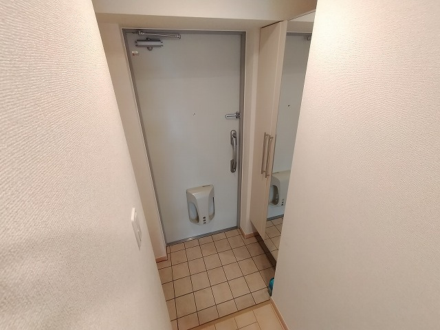 神戸市長田区大橋町８丁目の賃貸マンションの玄関|シューズボックス付き