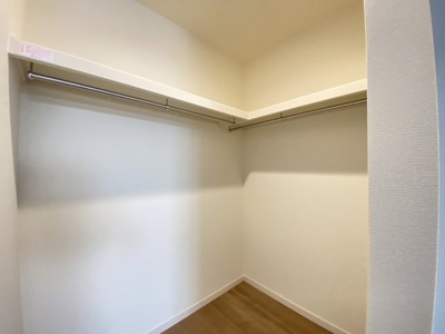 【収納】 | 沖縄市南桃原（全8棟）1・2・3号棟 | 1号棟　洋室8.75帖＋WIC付き♪