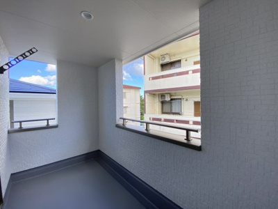 【内装】 | 沖縄市南桃原（全8棟）1・2・3号棟 | 1号棟　2階ホールからバルコニー出入り可♪