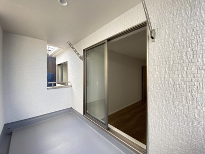 【バルコニー】 | 沖縄市南桃原（全8棟）1・2・3号棟 | 1号棟　インナーバルコニー♪2階ホールから出入り可♪