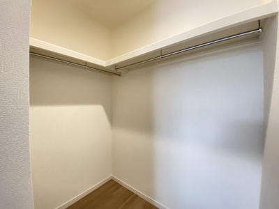 【収納】 | 沖縄市南桃原（全8棟）1・2・3号棟 | 1号棟　洋室6帖＋CL付き♪