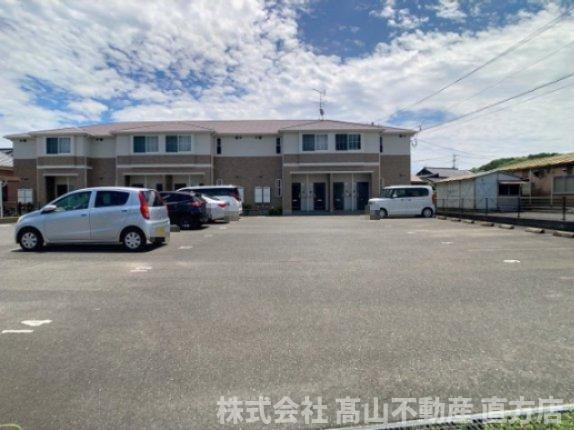 鞍手郡小竹町大字勝野のアパートの駐車場