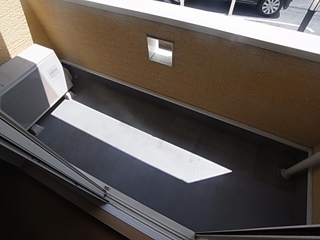 神戸市須磨区南落合１丁目のアパートのバルコニー