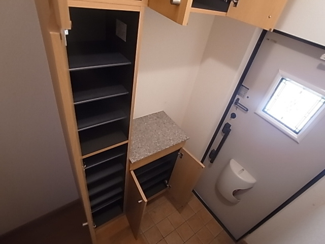 神戸市須磨区南落合１丁目のアパートの玄関|玄関