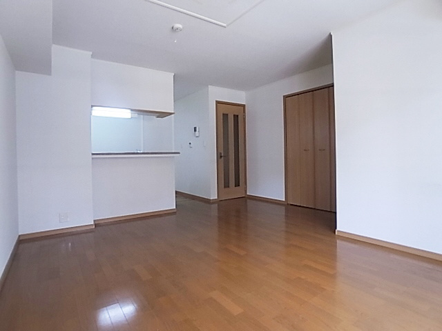 神戸市須磨区南落合１丁目のアパートの居間・リビング|リビング