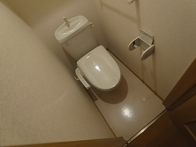 神戸市須磨区南落合１丁目のアパートのトイレ|暖房便座付トイレ