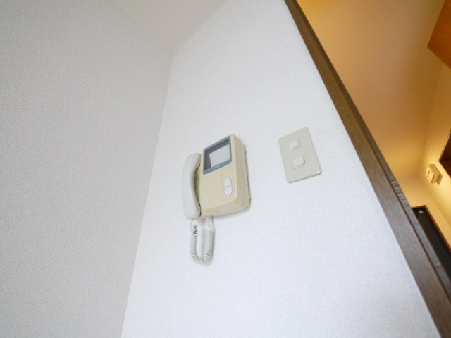 プレステージ富雄のセキュリティ|モニター付きインターホンです