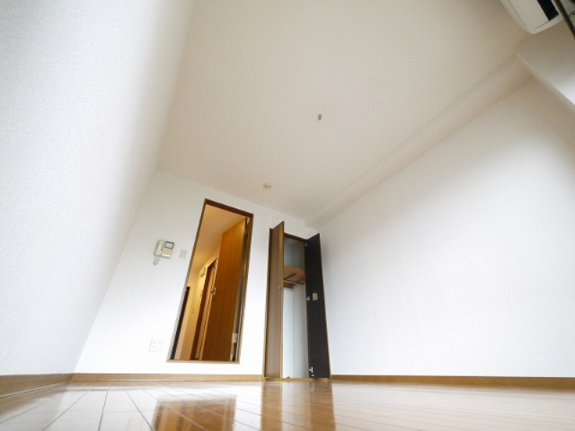 プレステージ富雄の内装|落ち着いた色調の洋室です