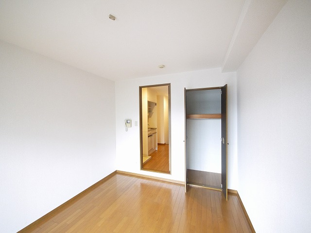 プレステージ富雄の洋室|スタンダードな洋室です