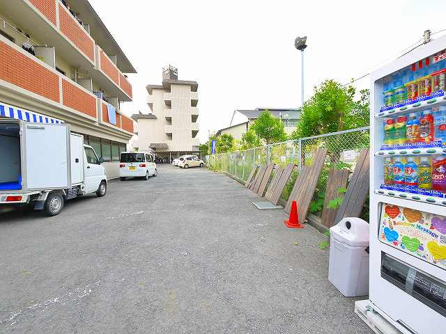 カーサエンメ駐車場