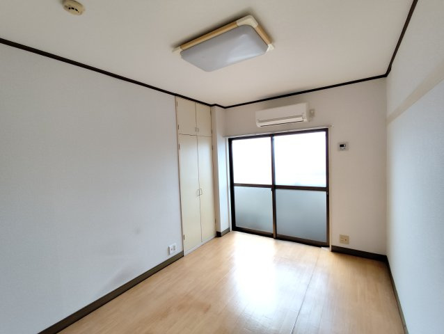 エンゼルハイツの洋室