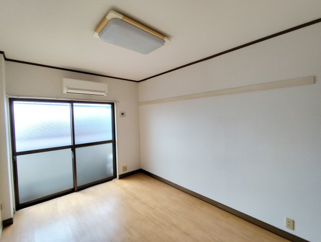 エンゼルハイツの洋室