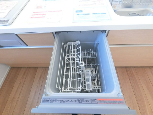 赤松小学校西1のキッチン|食洗器付で家事が時間短縮できます。