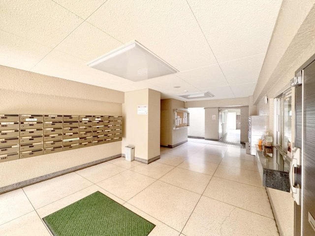 NICハイムお花茶屋のエントランス|清掃がいきわたっており、とてもきれいなエントランスロビーです♪