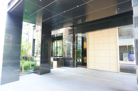 プレサンスレジェンド堺筋本町タワーのエントランス