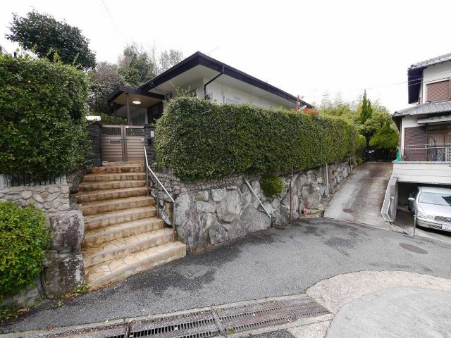 鈴蘭台南町1丁目貸家の外観