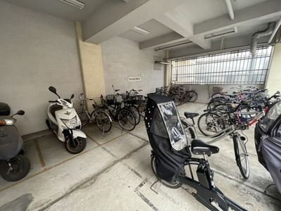 【駐車場】 | 桜川グレースマンション | 敷地内に自転車置き場があります(^^)/