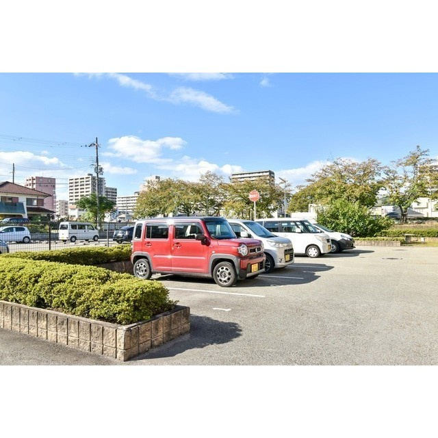 ユートピア三田　の駐車場