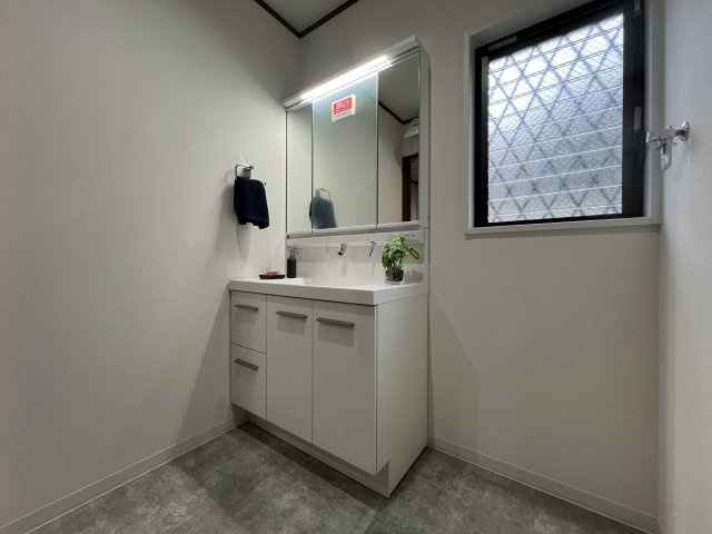 オール電化の良さ、知っていますか？【戸塚区前田町】リフォーム戸建の洗面所|脱衣スペースもあります