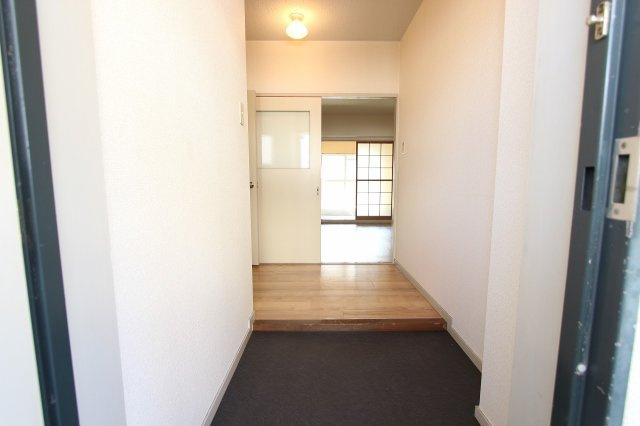 山下ハイツの玄関