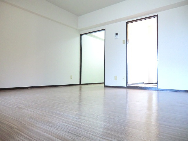 山下ハイツの居間・リビング