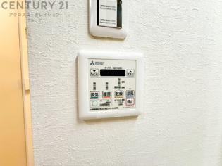 暖房機能があるため、冬場でも温かい浴室で入浴でき、乾燥機能があるため、水気を素早く取り除けます。また、換気機能があるため、湿気を素早く排出してカビや雑菌の発生を防ぐことができます。