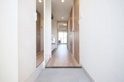 【玄関】 | プレサンス朝潮橋ベイ・ブリーズ | 明るい玄関です