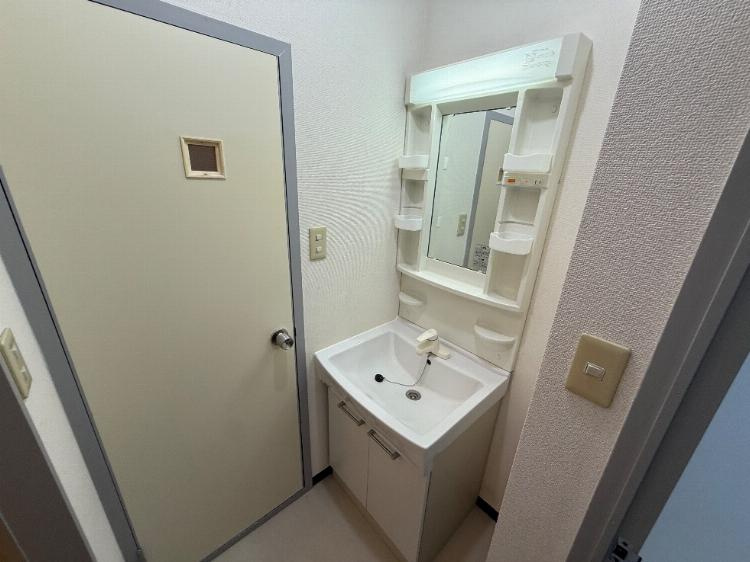 リバープール桟四の洗面所|広い洗面スペース