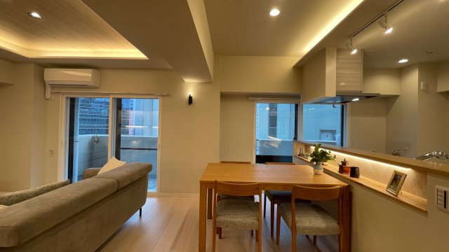 ３分歩いて雨に濡れず横浜駅まで～【カインドステージ横浜台町】の居間・リビング