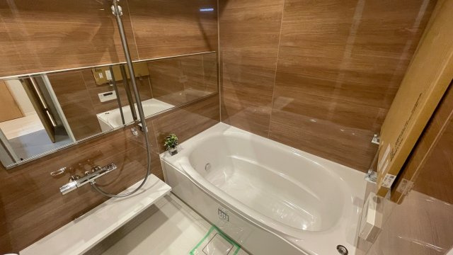 ３分歩いて雨に濡れず横浜駅まで～【カインドステージ横浜台町】の浴室|ゆったり過ごせるお風呂です