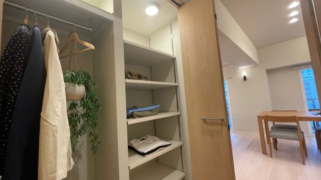 ３分歩いて雨に濡れず横浜駅まで～【カインドステージ横浜台町】の収納|こまごまとしたものを収納できそうですね