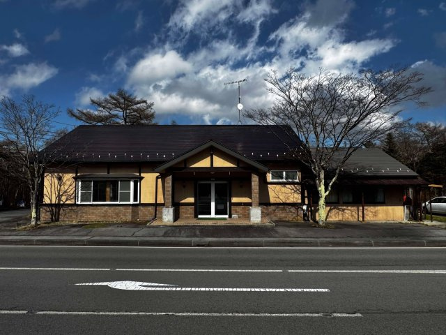 軽井沢町長倉　中古戸建／店舗の外観