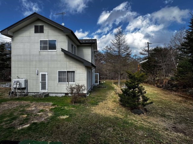 軽井沢町長倉　中古戸建／店舗の庭