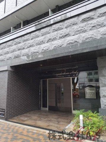 プレサンス久屋大通公園エアリーのエントランス|同間取り画像使用
実際のお部屋と色などが異なる場合がございます。