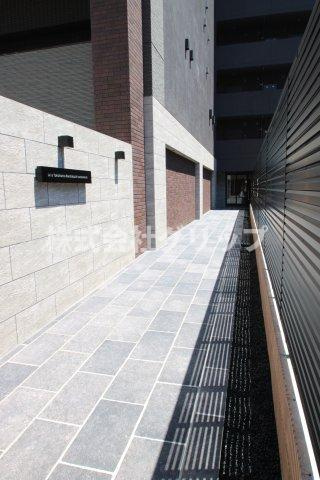 Le'a横濱阪東橋参番館のエントランス