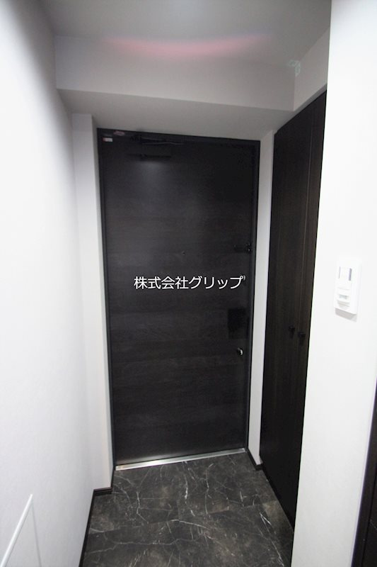 Le'a横濱阪東橋参番館の玄関