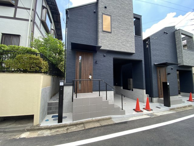 瀬谷区阿久和東2丁目新築戸建【2SLDK+駐車1台/約21坪の広大なお庭】全2棟の外観