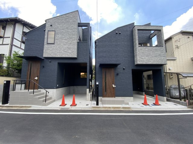 瀬谷区阿久和東2丁目新築戸建【2SLDK+駐車1台/約21坪の広大なお庭】全2棟の外観