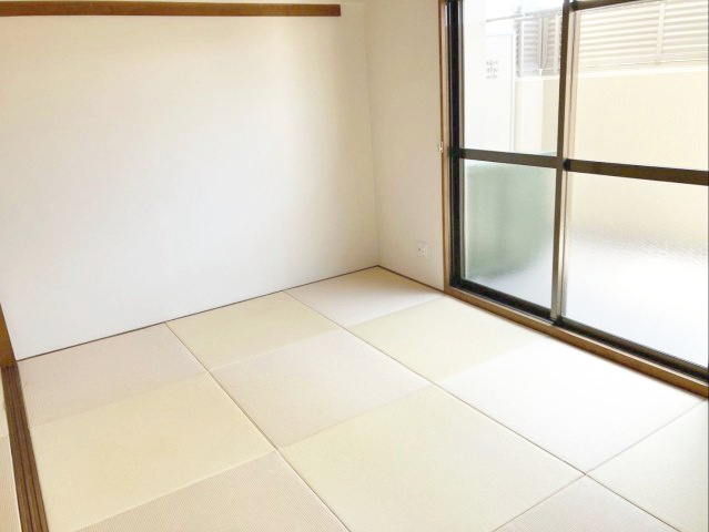 アムール和白駅の和室|バルコニーに面した明るい和室です！続き和室になっている開放的な空間です！