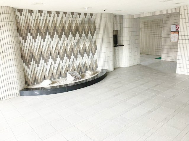 アムール和白駅のエントランス|洗練された印象を与える、清潔なエントランスです！