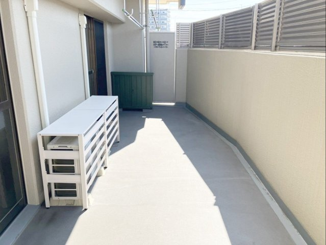 アムール和白駅のバルコニー|バルコニーは壁が目隠しになっているので、プライバシー面やセキュリティ面も安心感がありますね！