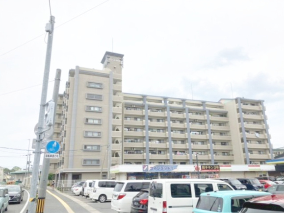 アムール和白駅の外観|「アムール和白駅」です！近隣にコインランドリーやスーパー、飲食店などがある便利な立地です！