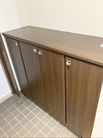 アムール和白駅の収納|カウンタータイプのシューズボックスは、天板に鍵などの小物が置けて便利です！