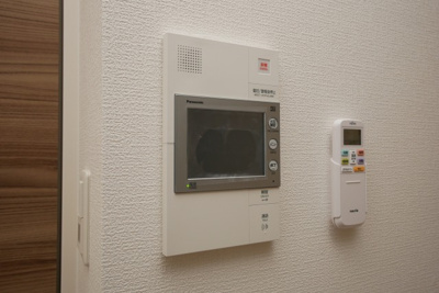 【セキュリティ】 | セレニテ日本橋ミラク | モニター付きインターホンです
