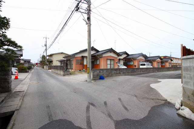 西福原7丁目売土地の周辺|前面道路約3.3ｍ～約3.7ｍあります。