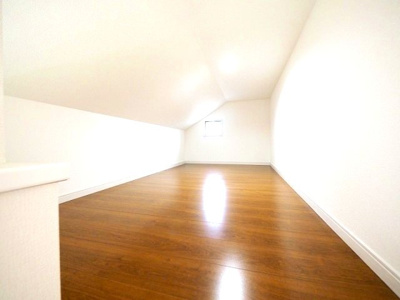 【寝室】 | ヴィラヒルズ滝頭 | 寝室や収納など多用途のロフト付